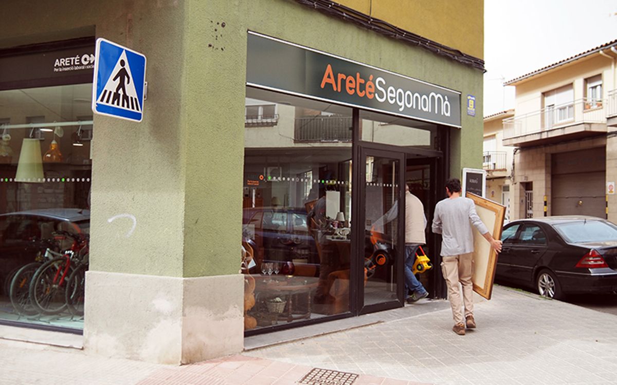 La nova botiga d'Areté a Manlleu s'ubica al carrer d'Arnald de Corcó.