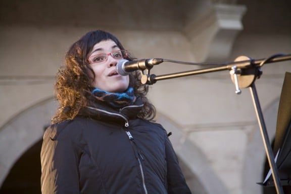 Gemma Arimany en un concert de Mecànica Orgànica