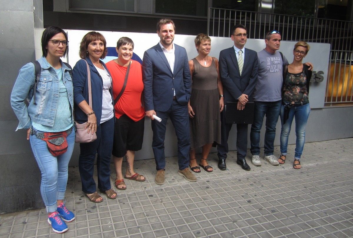 Toni Comín, aquest dijous amb els representants dels treballadors de la Clínica del Vallès
