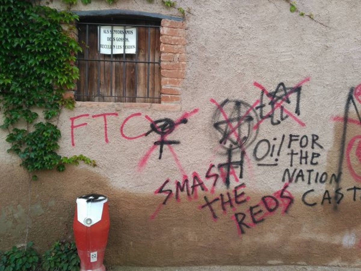 Pintades feixistes al centre de Castellar
