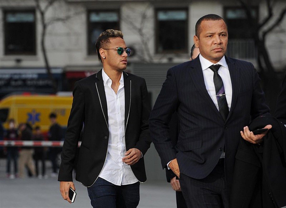 Neymar anant a declarar a l'Audiència Nacional
