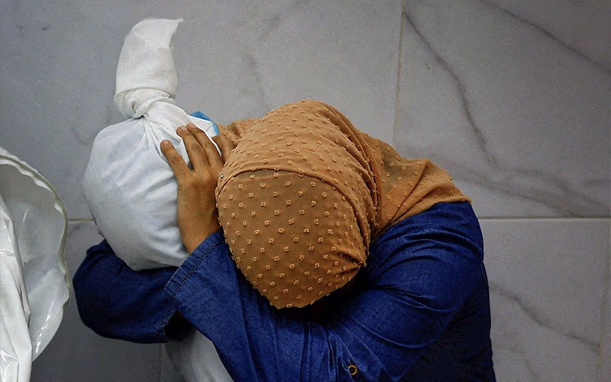 "Una dona palestina abraça el cos de la seva neboda", foto de l'any