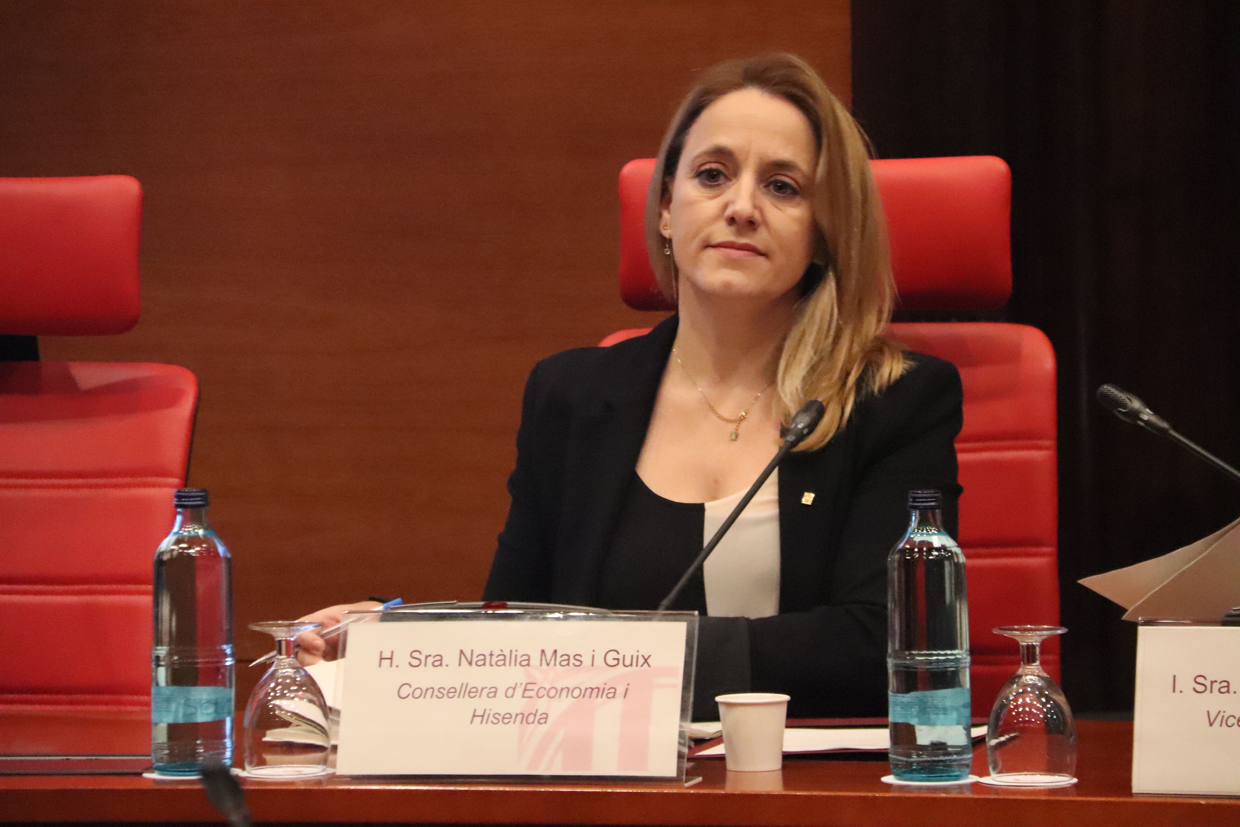 La consellera d'Economia, Natàlia Mas Guix, a la diputació permanent del Parlament