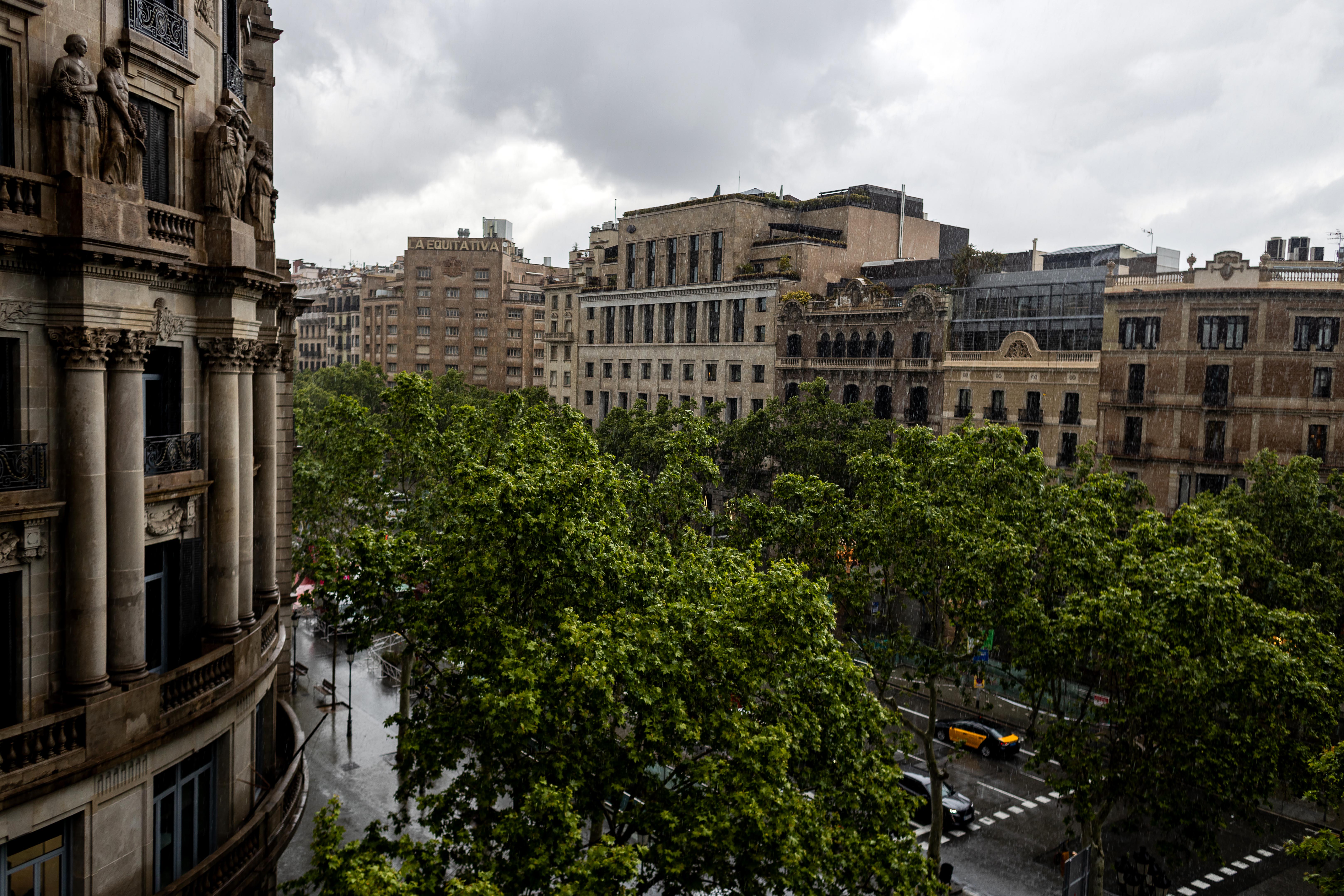 Ambient de pluja al centre de Barcelona