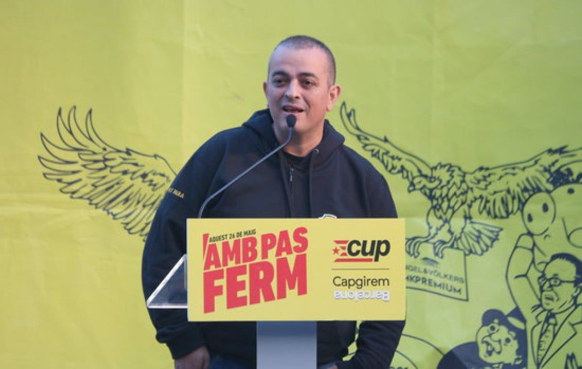 Tito Álvarez, a l'acte de campanya de la CUP Capgirem Barcelona aquest dissabte a la plaça del Taxi.