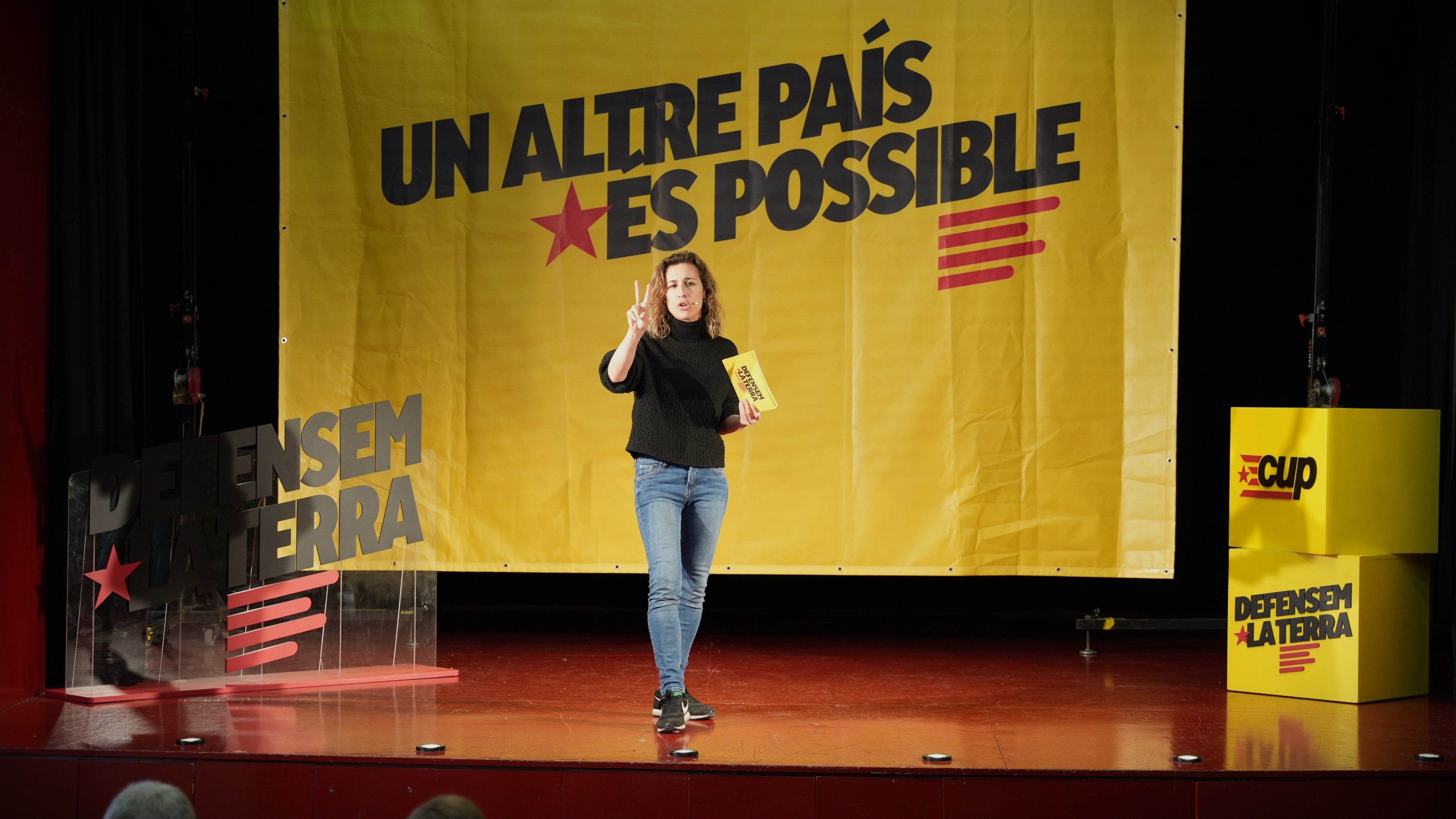 Laia Estrada, candidata de la CUP a les eleccions, a Amposta