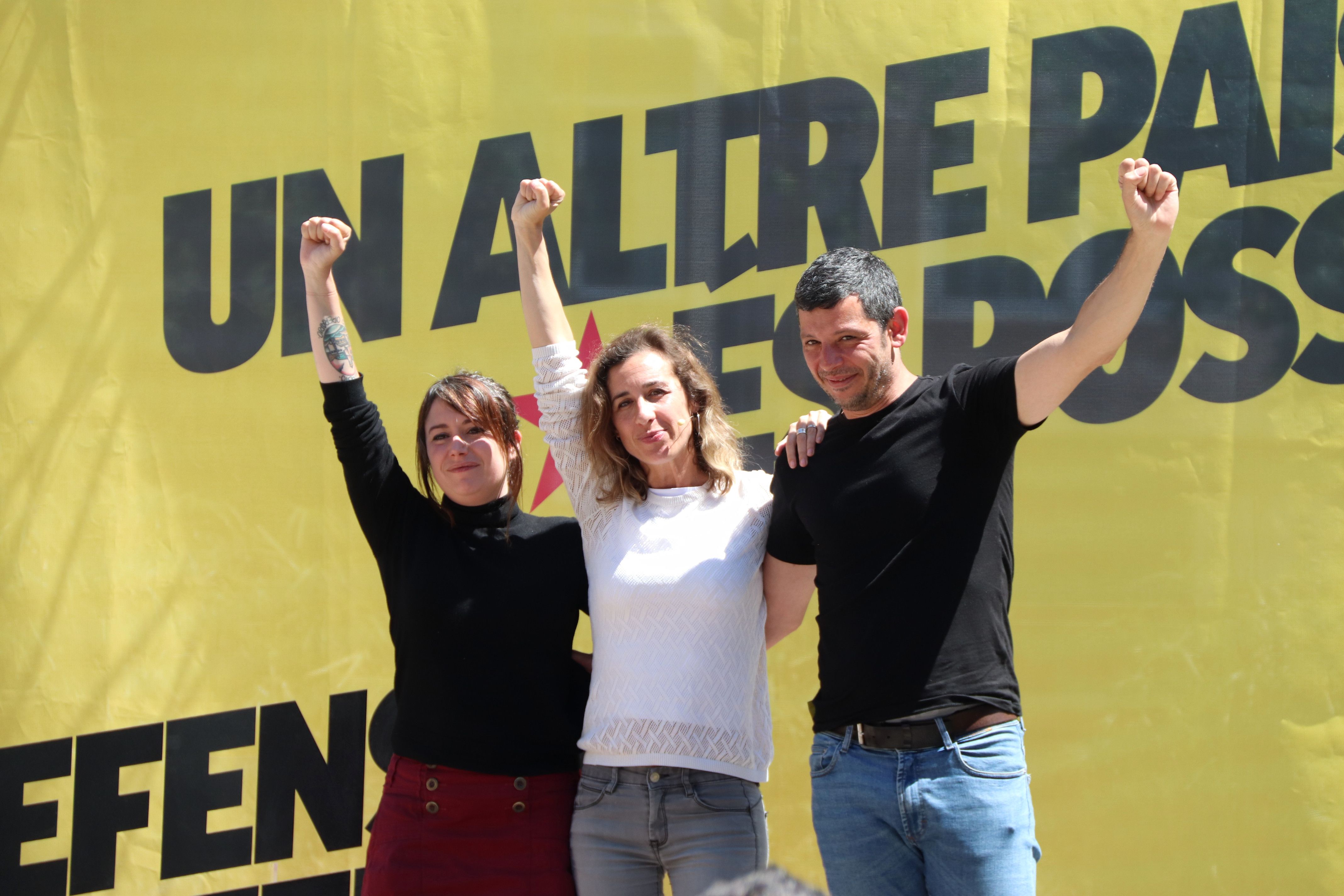 Laure Vega, Laia Estrada i Xavier Pellicer, a l'acte de la CUP a Sabadell