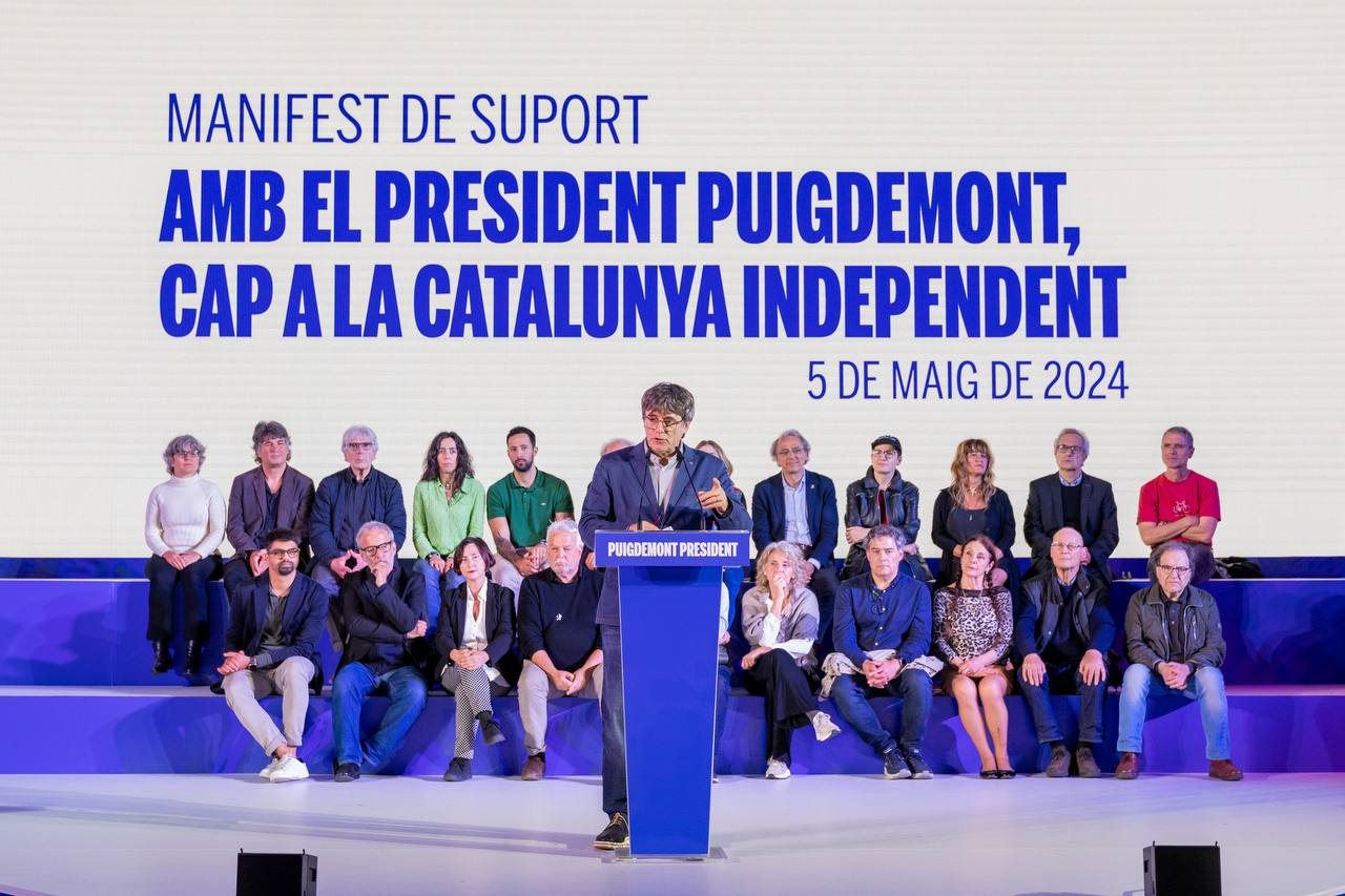 Carles Puigdemont, durant la presentació del manifest de suport d'aquest diumenge.