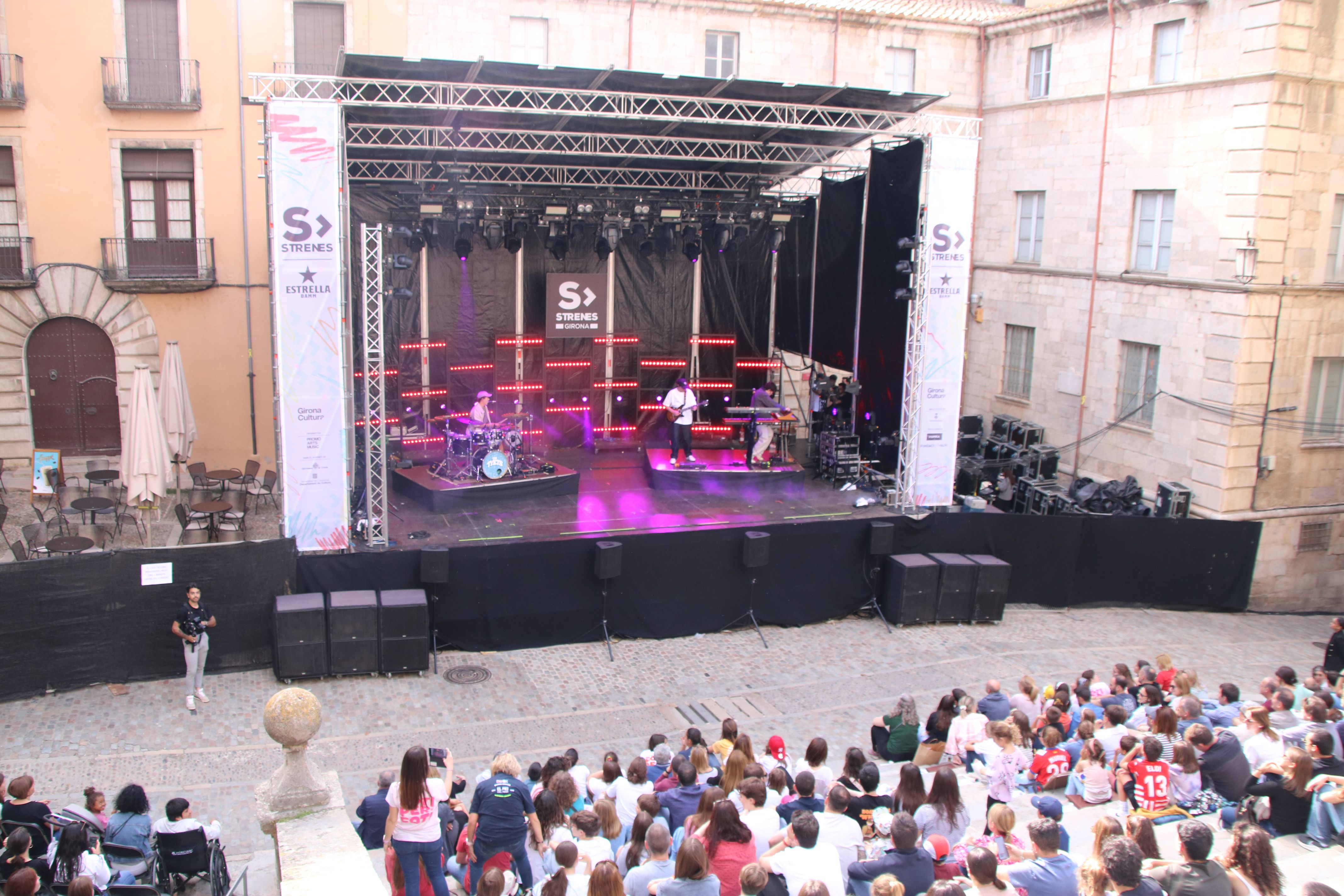 El concert de The Tyets a les escales de la Catedral de Girona