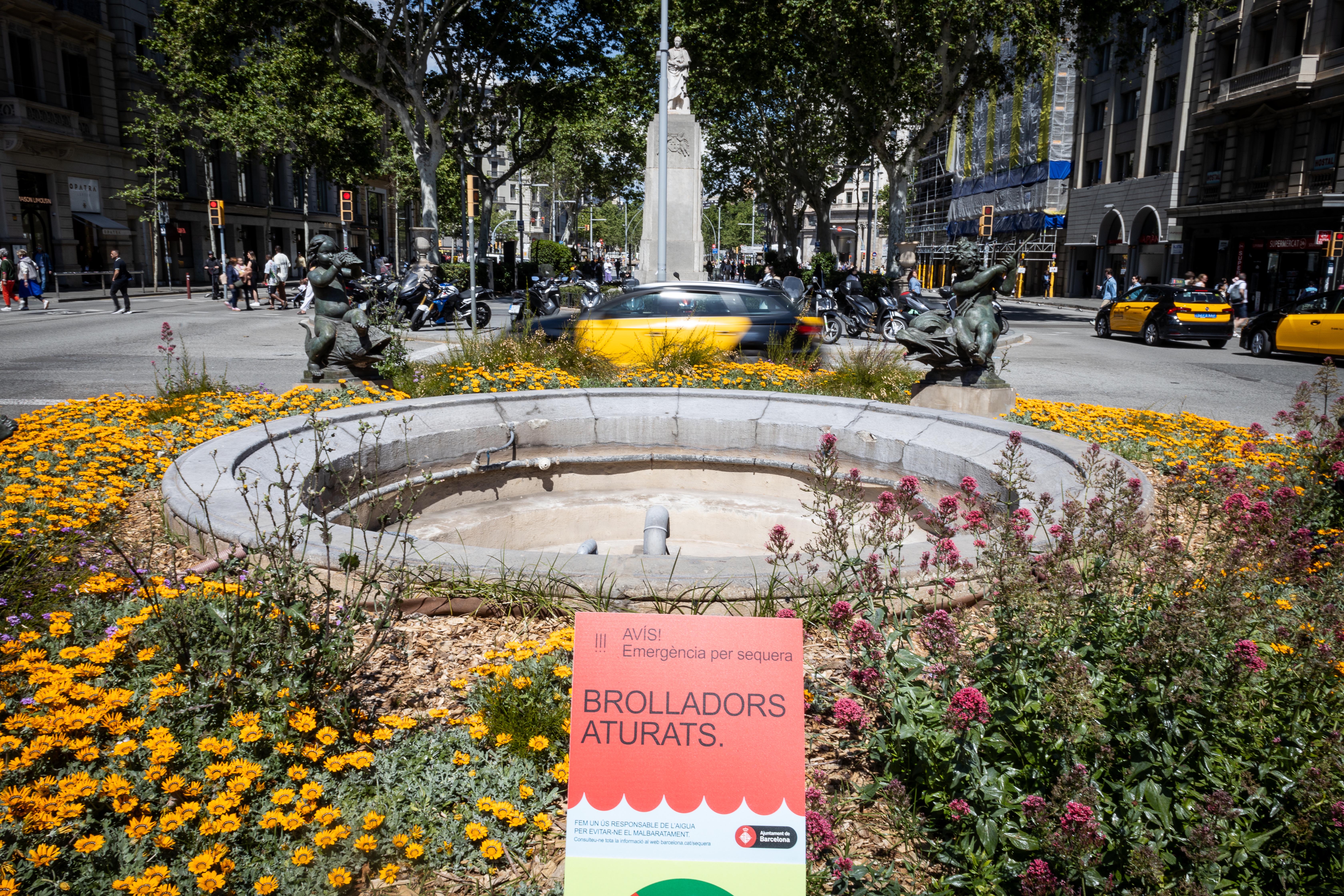 Un brollador de Barcelona aturat per les restriccions per la sequera