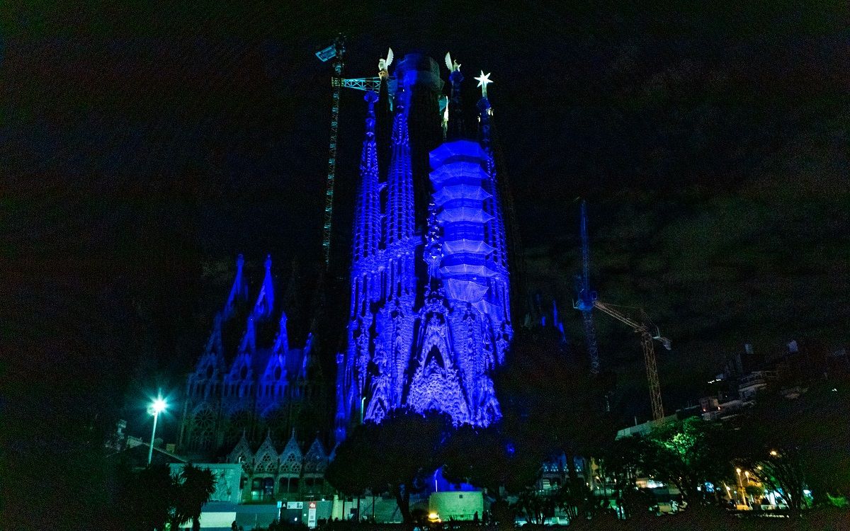 La Sagrada Família, il·luminada de blau per commemorar el Dia d'Europa