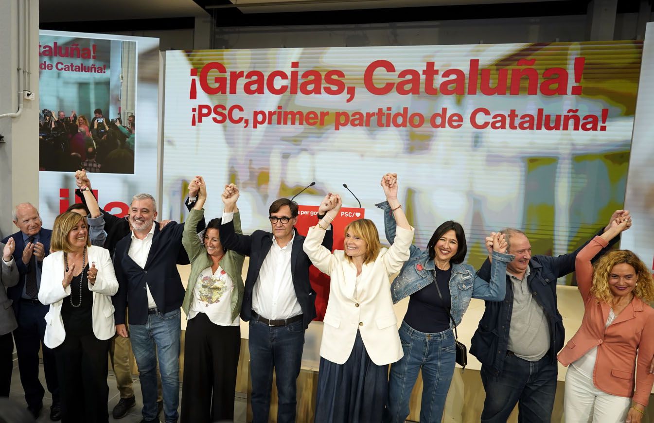 Salvador Illa i la cúpula del PSC celebren la victòria en vots i escons
