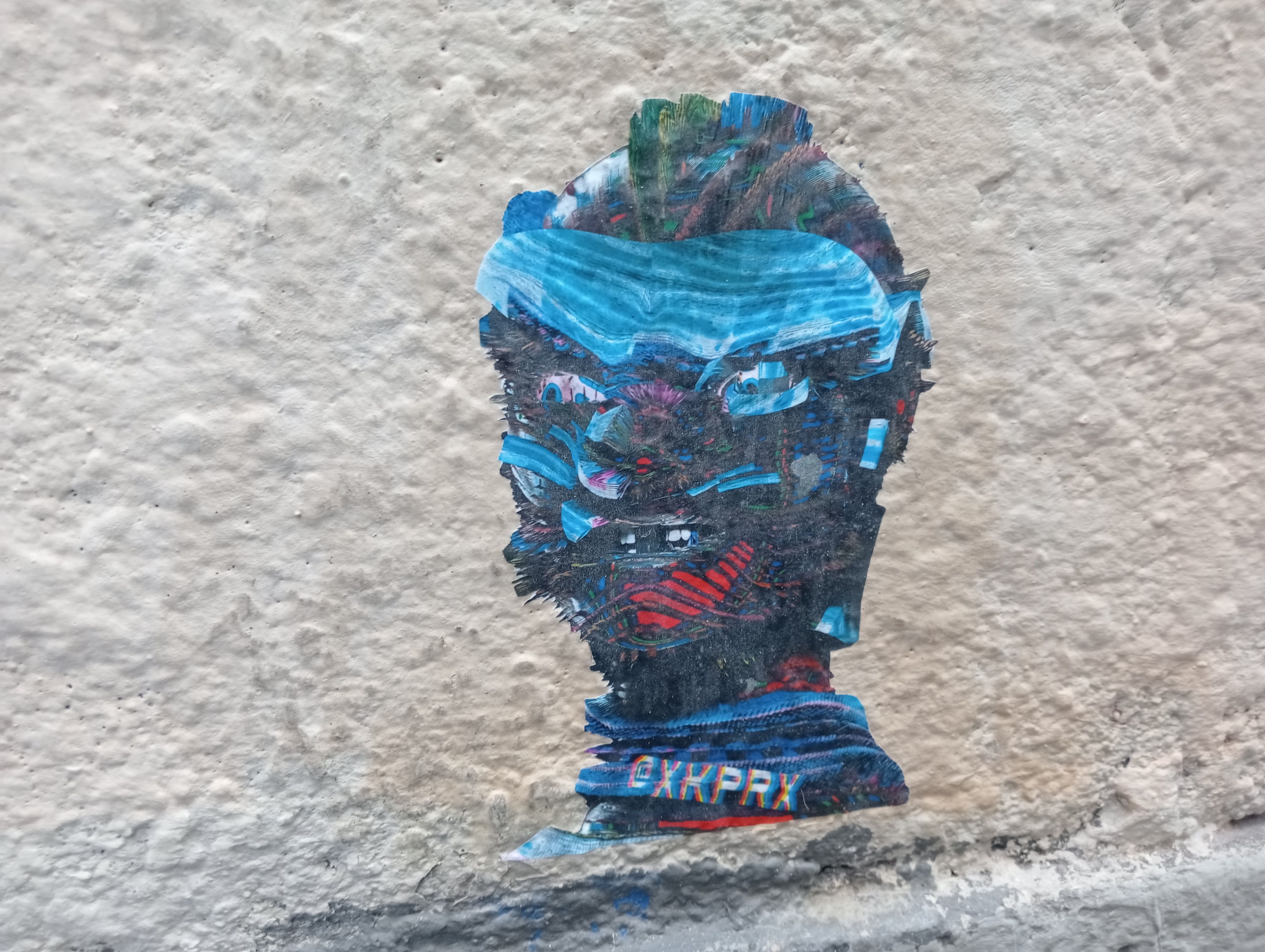 L'habitant. Grafiti en un mur de Ciutat Vella, Barcelona