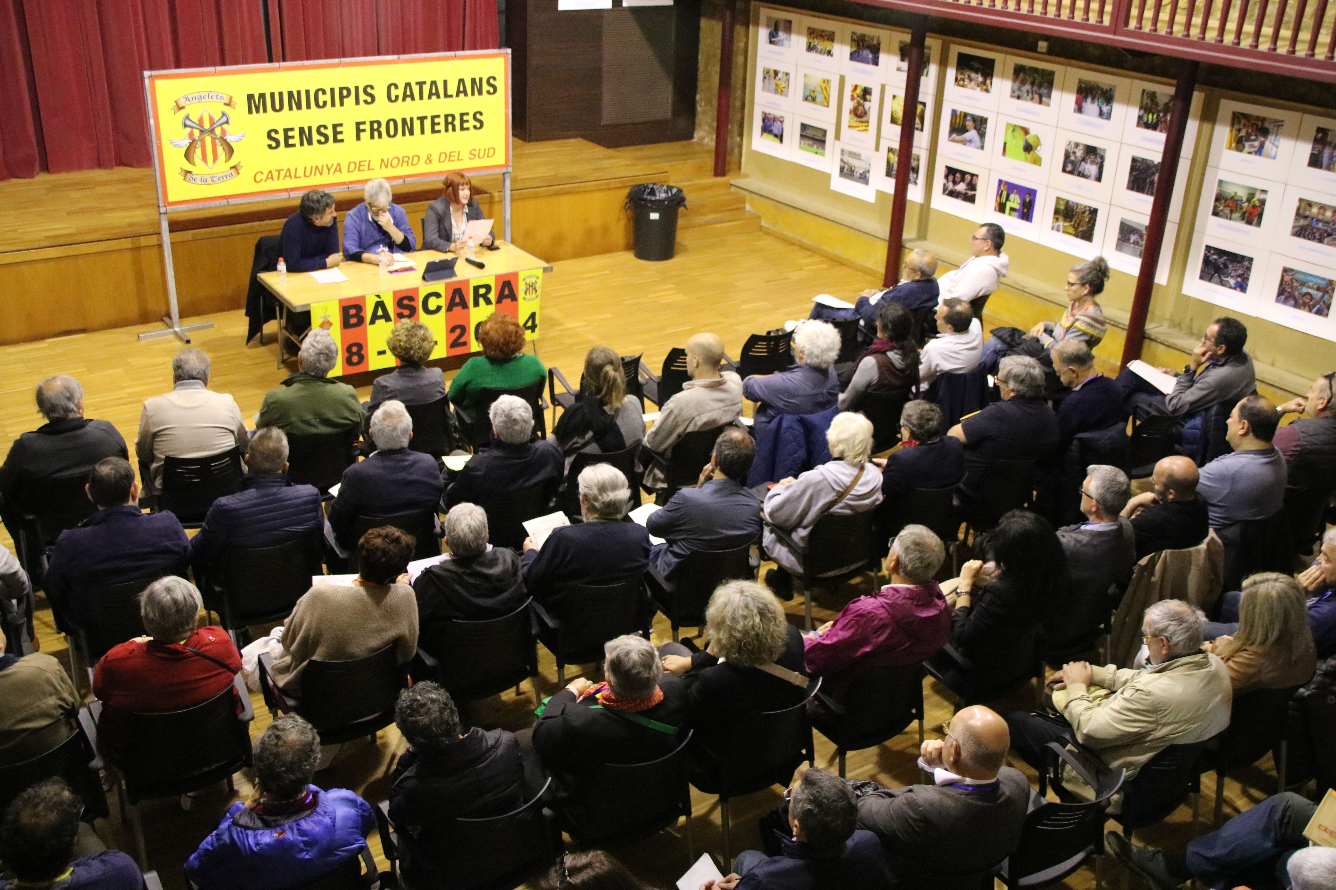 Diversos càrrecs electes participants a la segona trobada de municipis sense fronteres a Bàscara