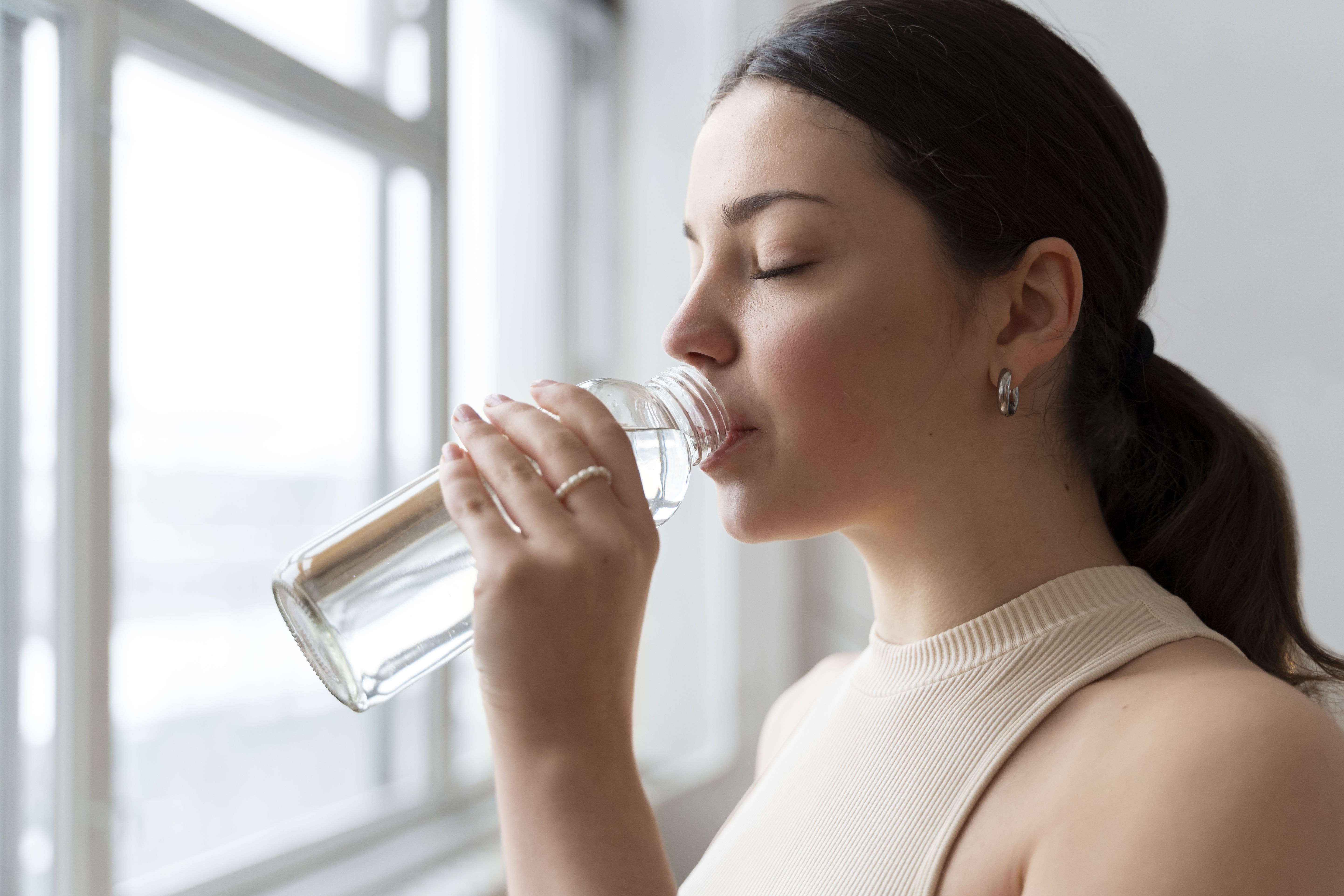Beure massa aigua pot derivar en cansament generalitzat o retenció de líquids