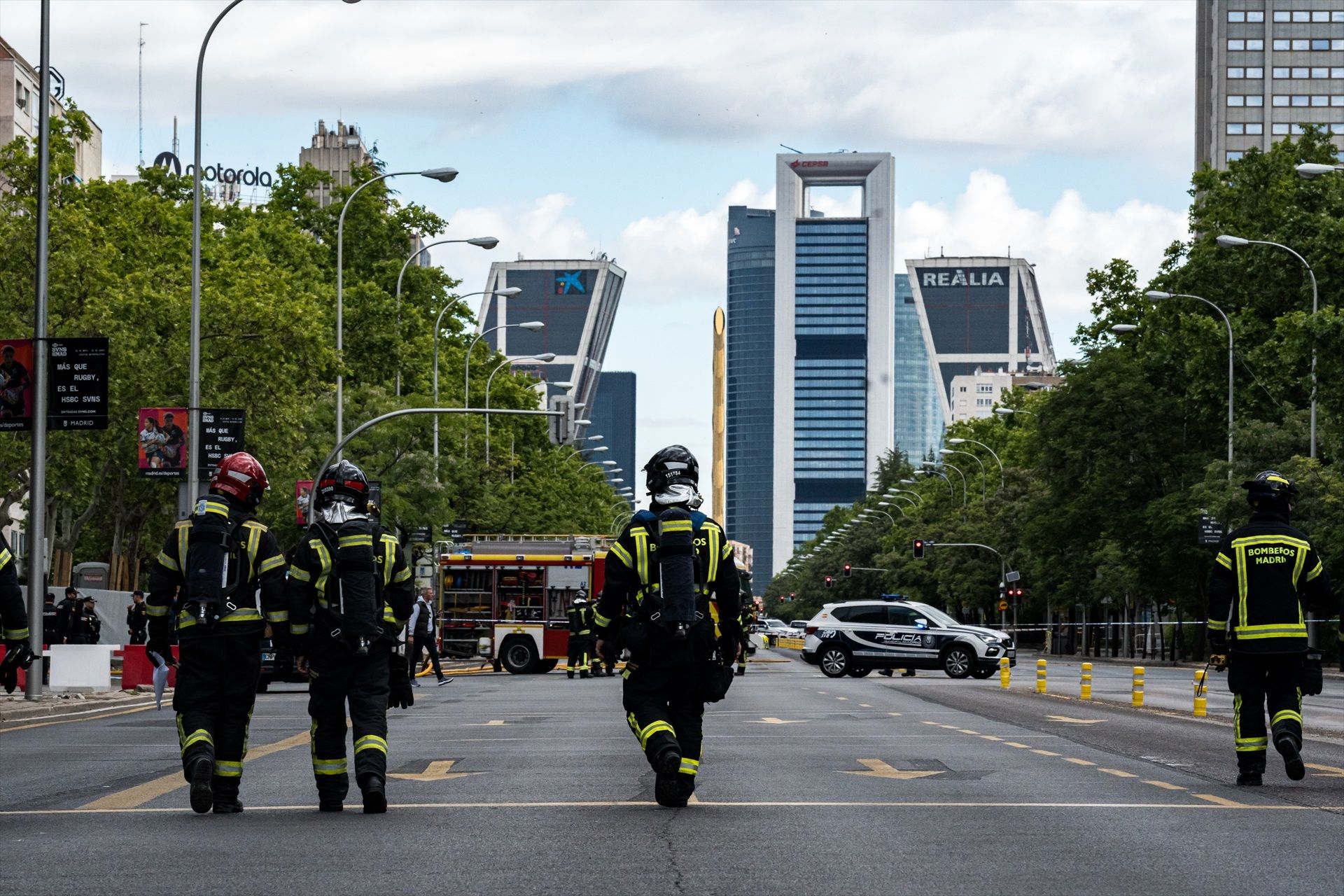 Els bombers de Madrid actuant a la zona del Bernabéu