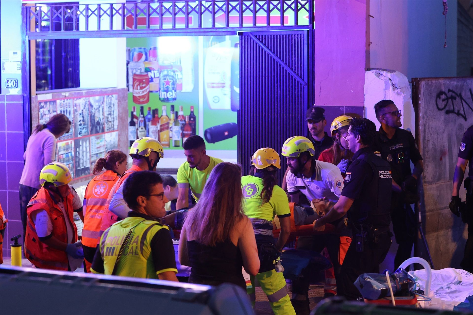 Diversos serveis d'emergència evacuen els ferits a Platja de Palma