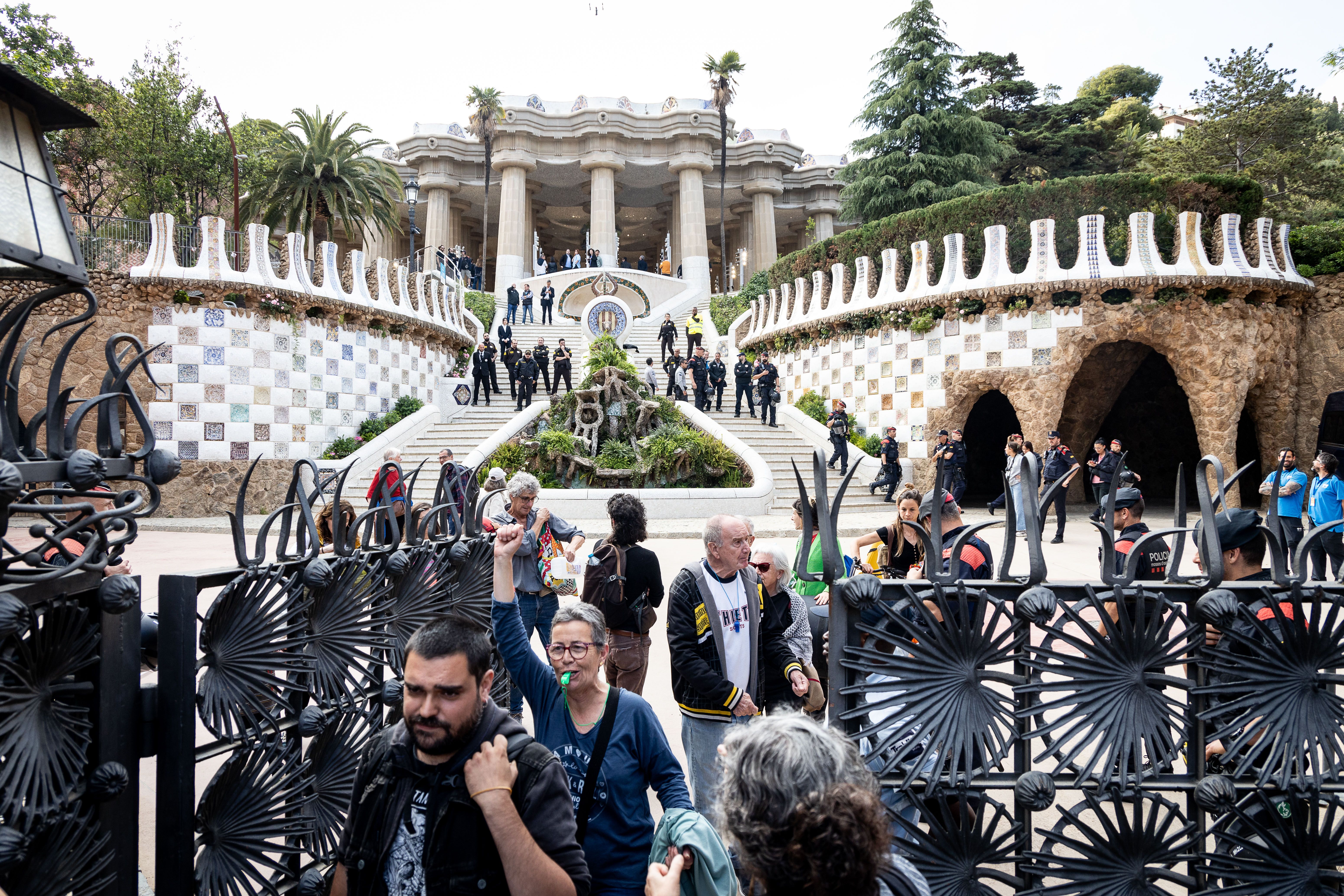El Park Güell, el primer dia tancat per la desfilada de Louis Vuitton