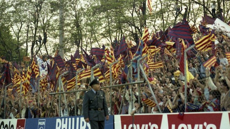 Aficionats culers omplint les grades de l’estadi de Basilea durant la final de la Recopa de 1979