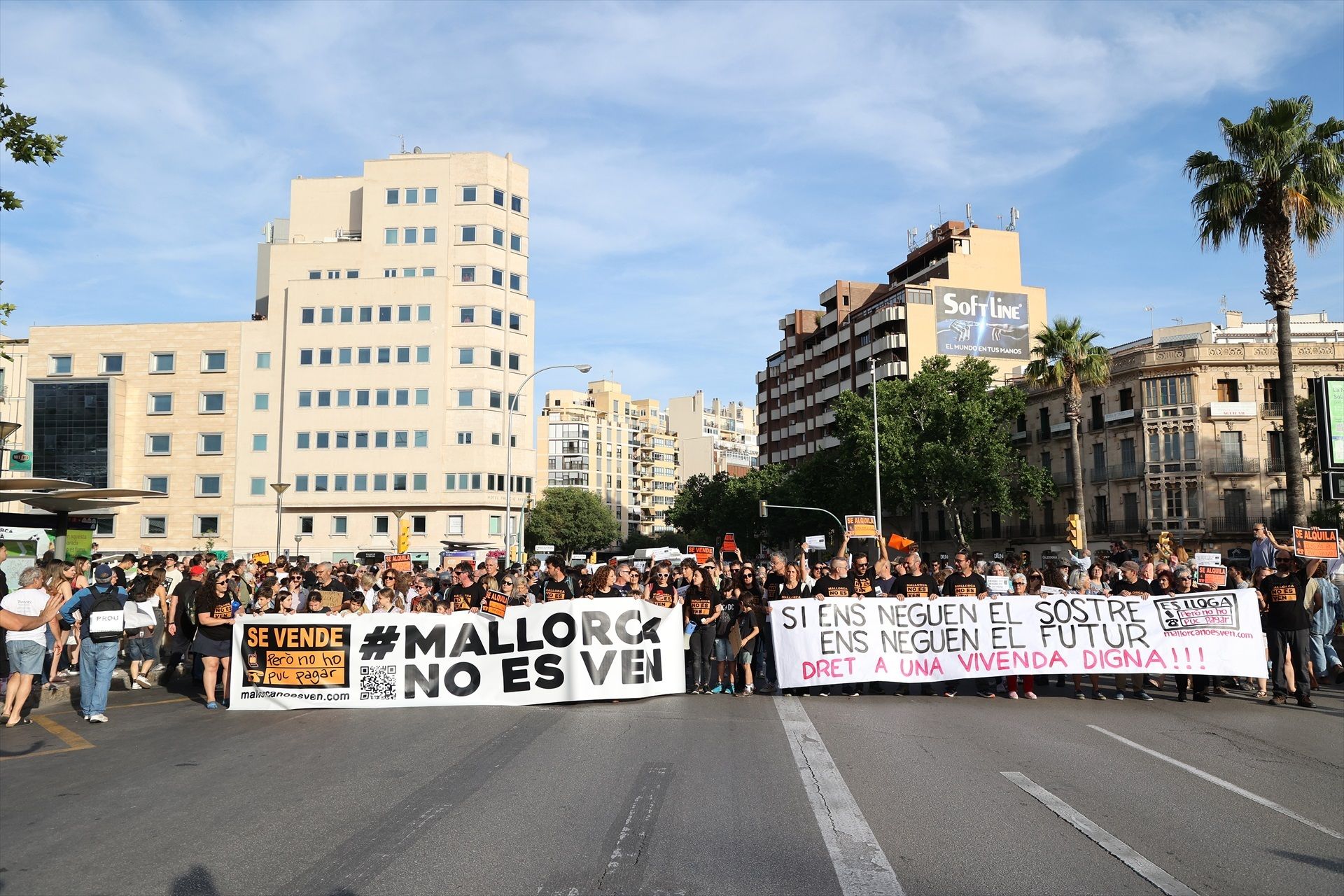 Unes 10.000 persones han omplert els carrers de Palma en contra de la massificació turística, segons la policia espanyola
