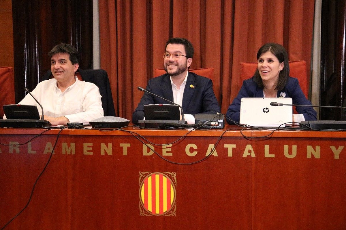 Pere Aragonès, Sergi Sabrià i Marta Vilalta, a la reunió del grup parlamentari