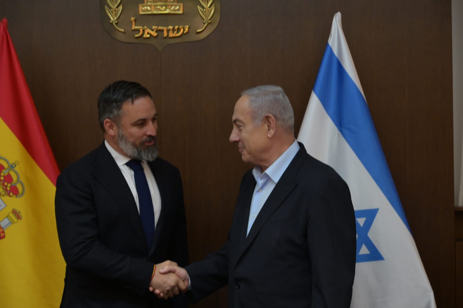 Abascal estreny la mà de Netanyahu