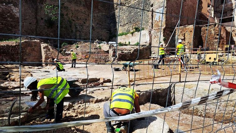 Arqueòlegs treballant al solar entre els carrers Codinella i Galceran Andreu. Foto: Pere Fontanals