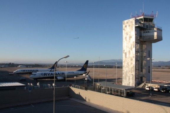 L'aeroport de Girona es quedarà sense tres empreses de lloguer de cotxes