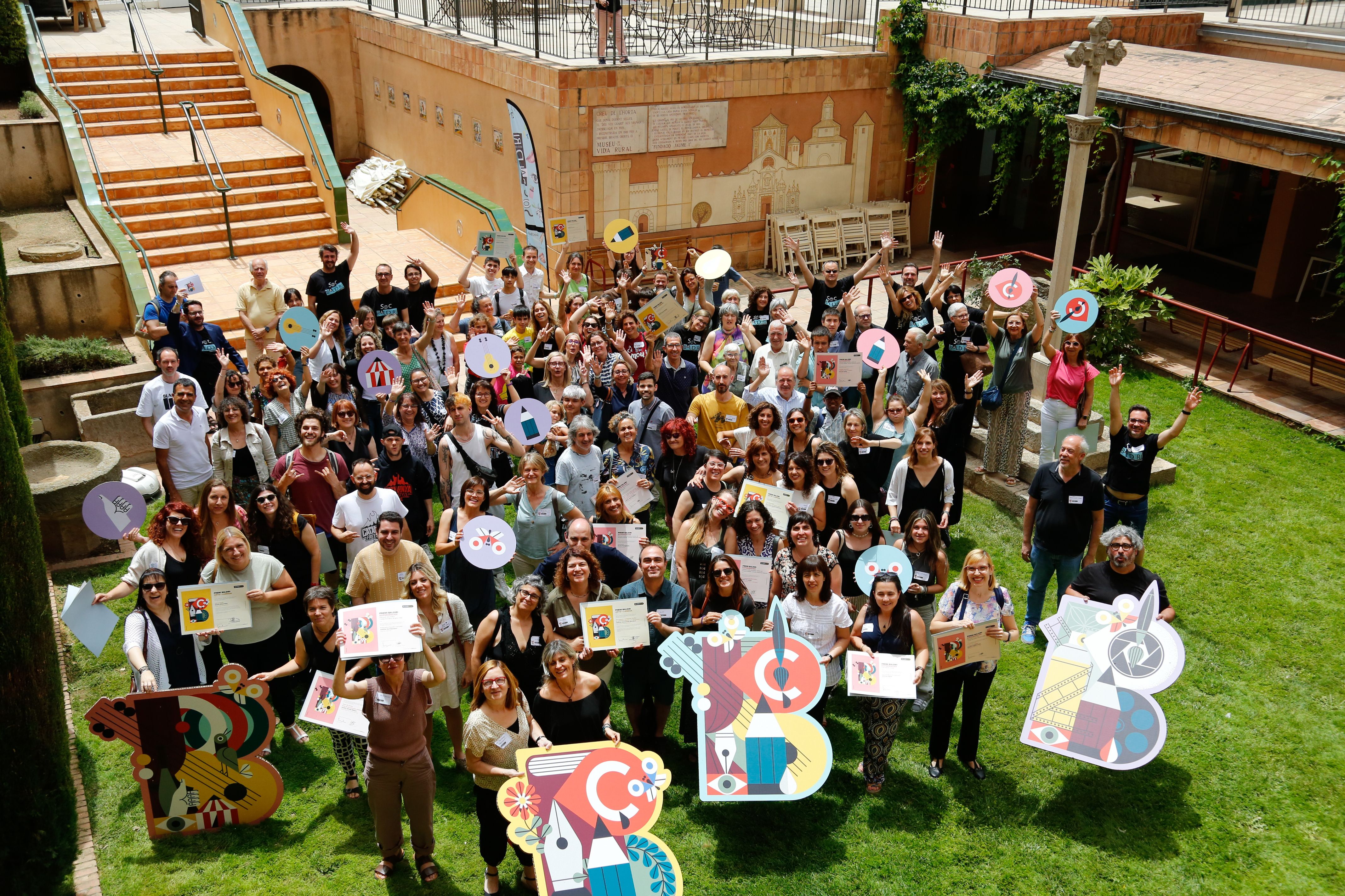 Els premis Baldiri Reixac han reconegut una trentena d'escoles de parla catalana