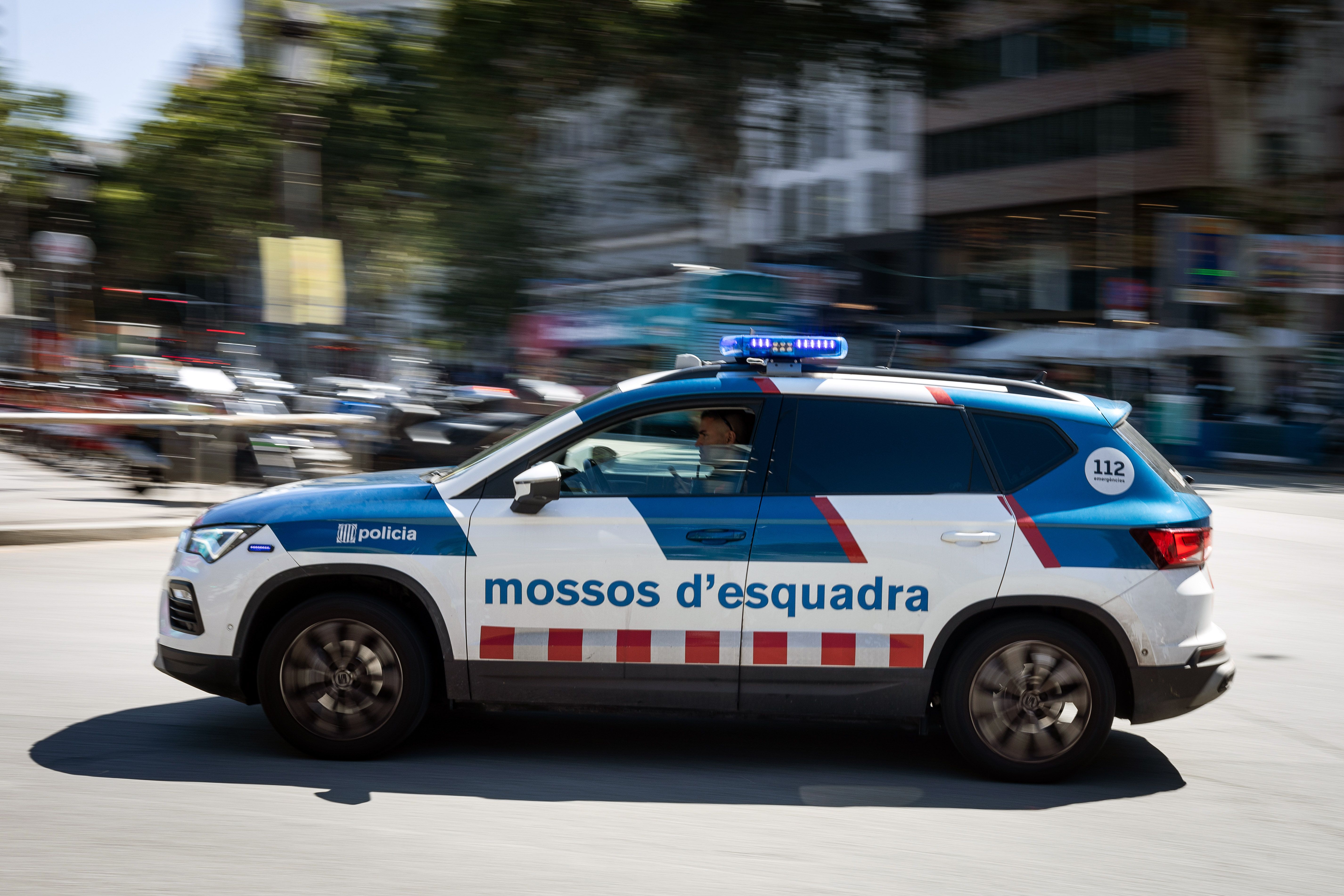 Un cotxe dels Mossos al centre de Barcelona