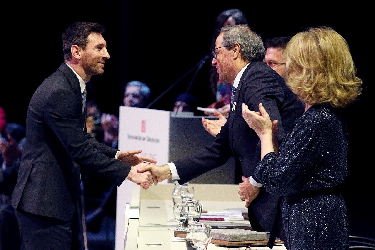 Leo Messi, jugador del Barça, ha rebut aquest dijous la Creu de Sant Jordi