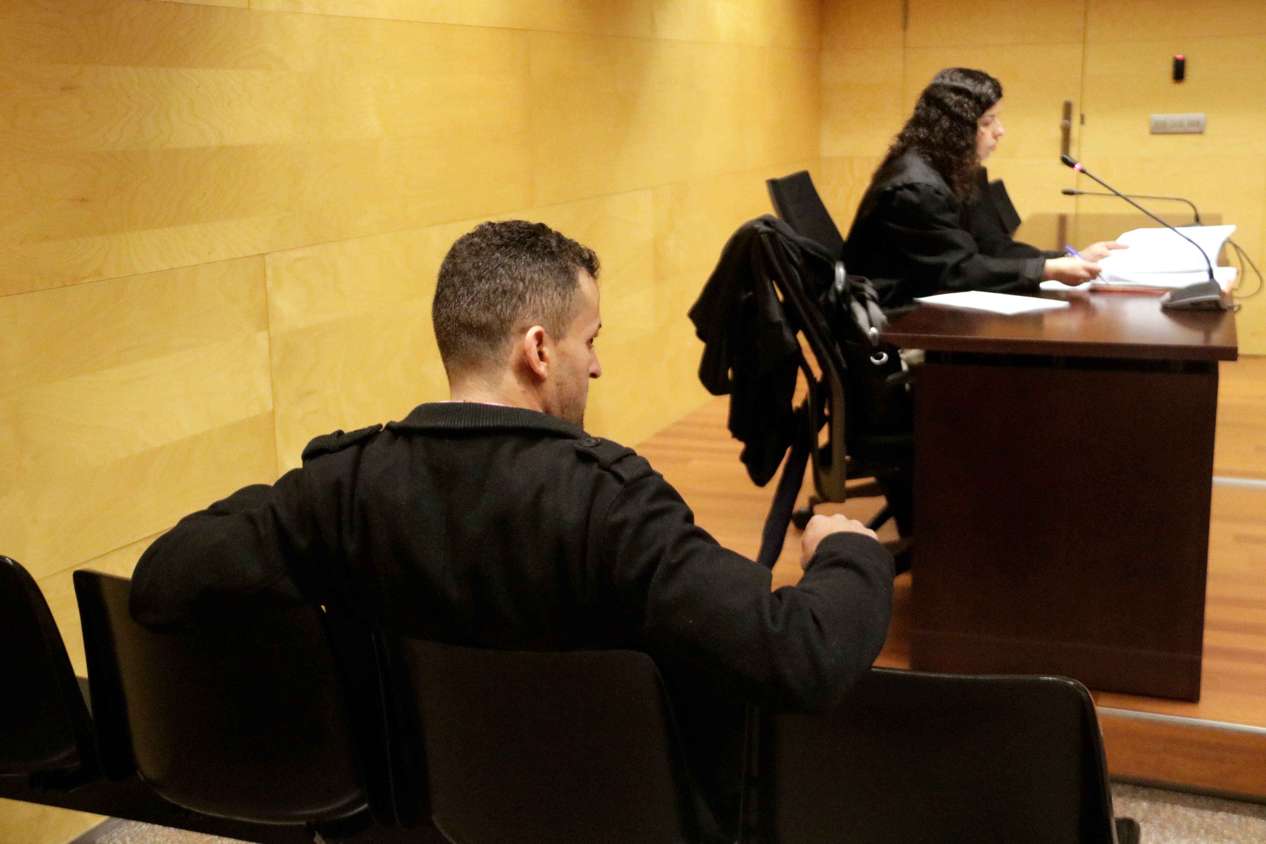 El condemnat, durant el judici a l'Audiència de Girona