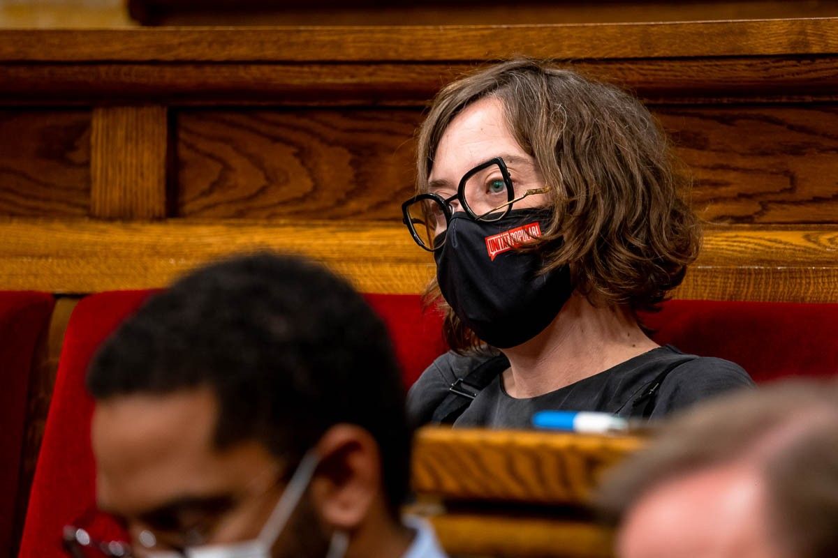 Reguant durant el ple de pressupostos al Parlament de Catalunya