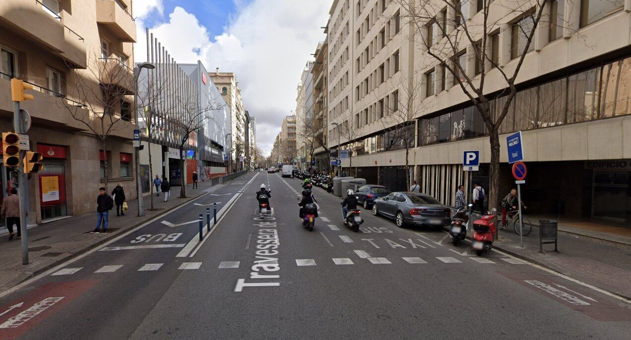 La cruïlla entre Travessera de Gràcia i el carrer d'Aribau de Barcelona