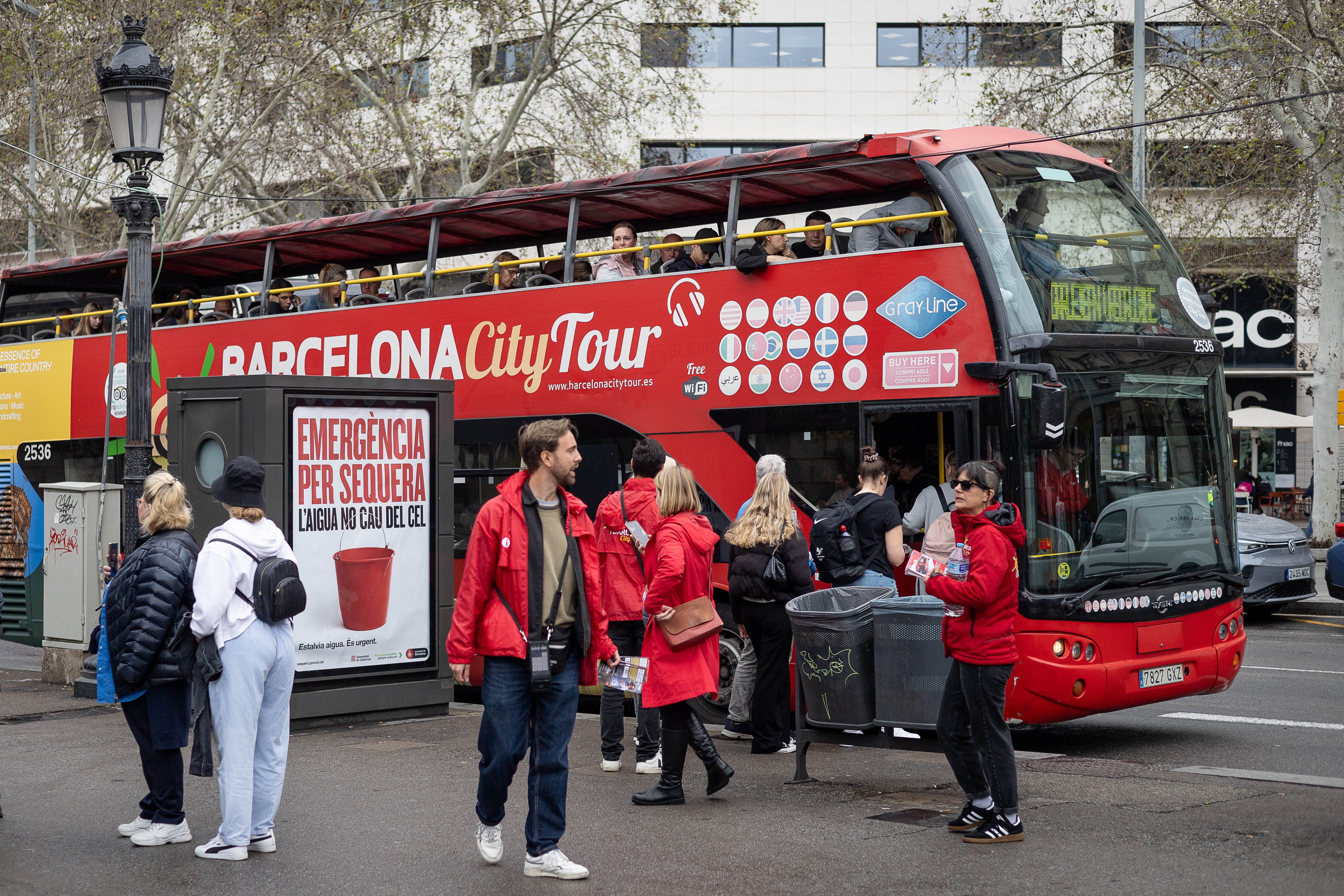 Un grup de turistes al centre de Barcelona