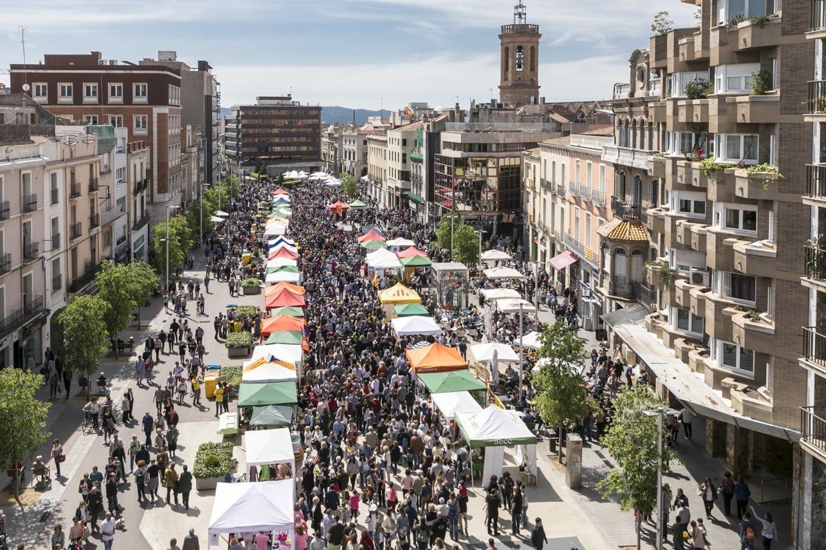 El centre de Sabadell, durant la diada de Sant Jordi