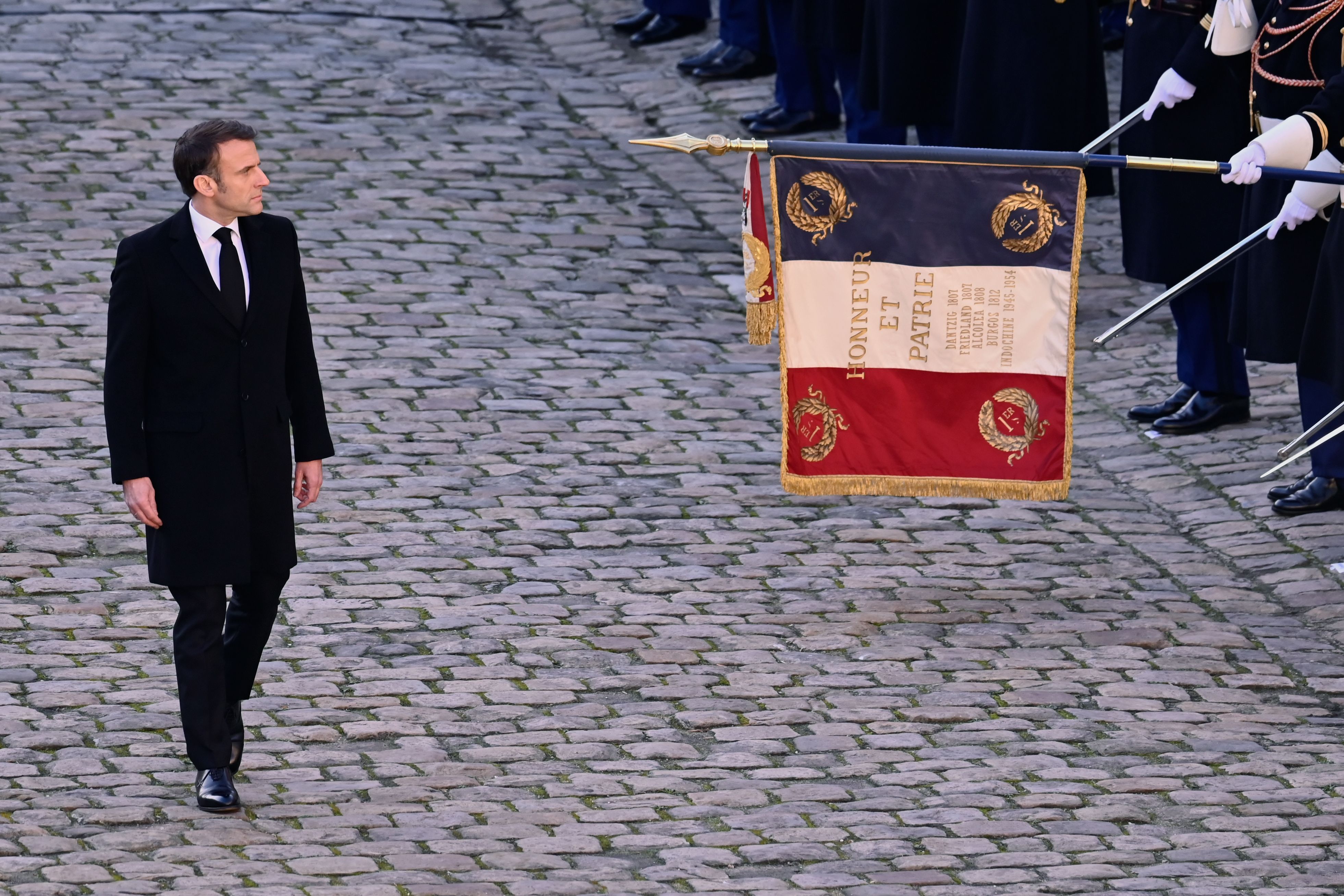Emmanuel Macron té al davant una cruïlla difícil.