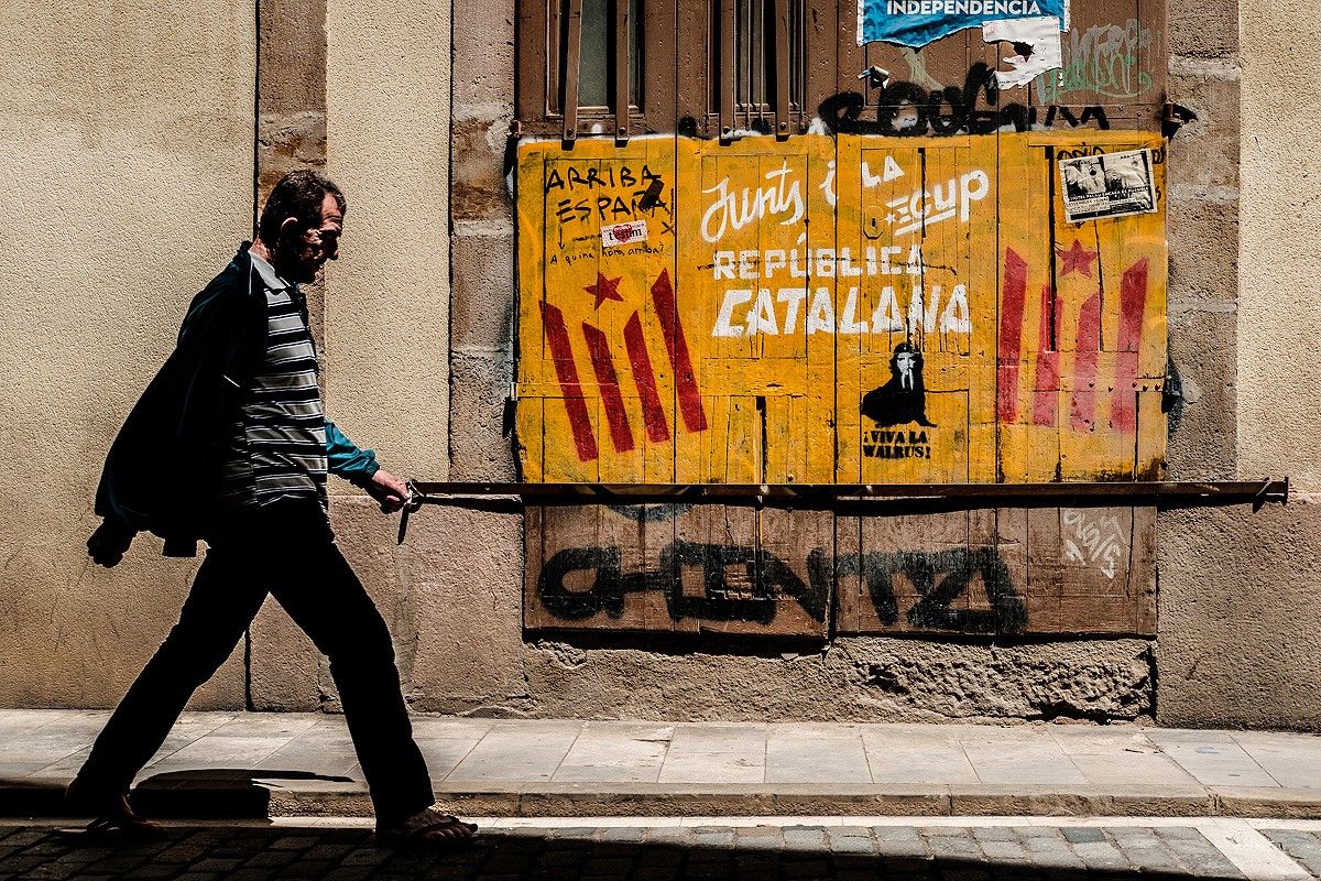 Pintada independentista a Ciutat Vella.