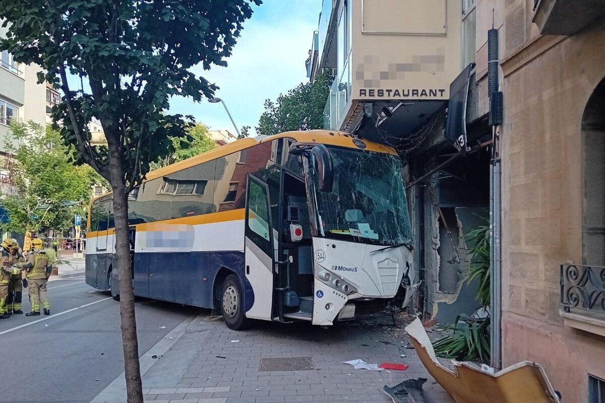 L'autobús accidentat a Molins de Rei