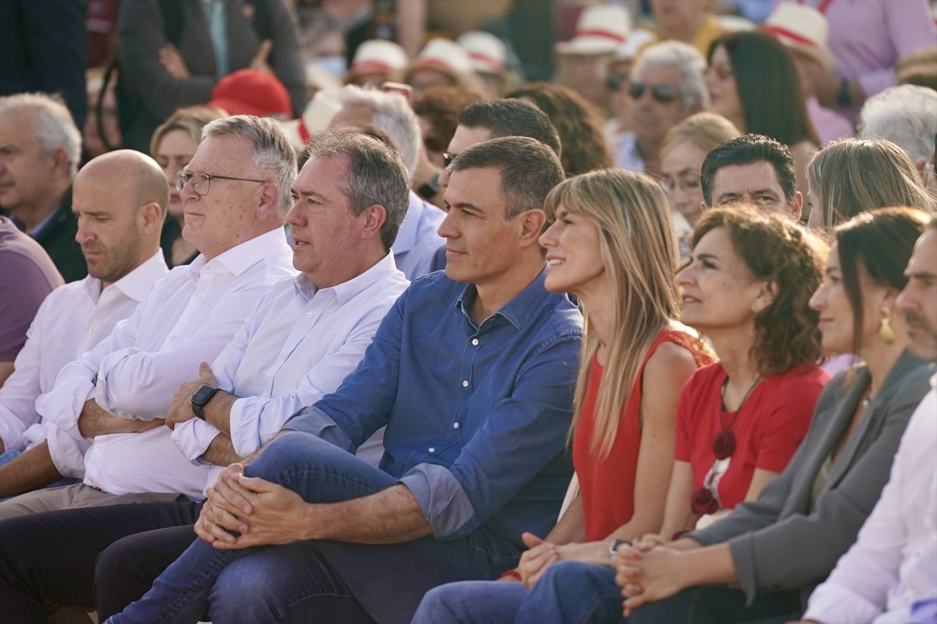 Begoña Gómez, amb Pedro Sánchez en un míting de campanya del PSOE