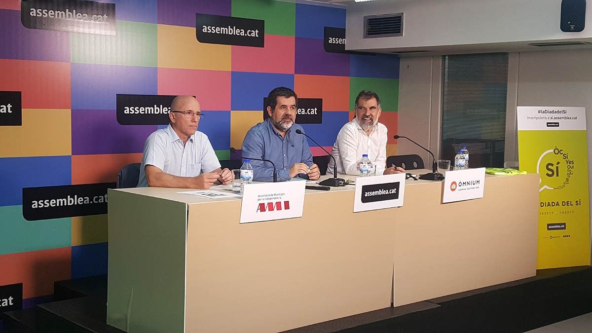 Joan Rabasseda (AMI), Jordi Sànchez (ANC) i Jordi Cuixart (Òmnium), aquest dijous.