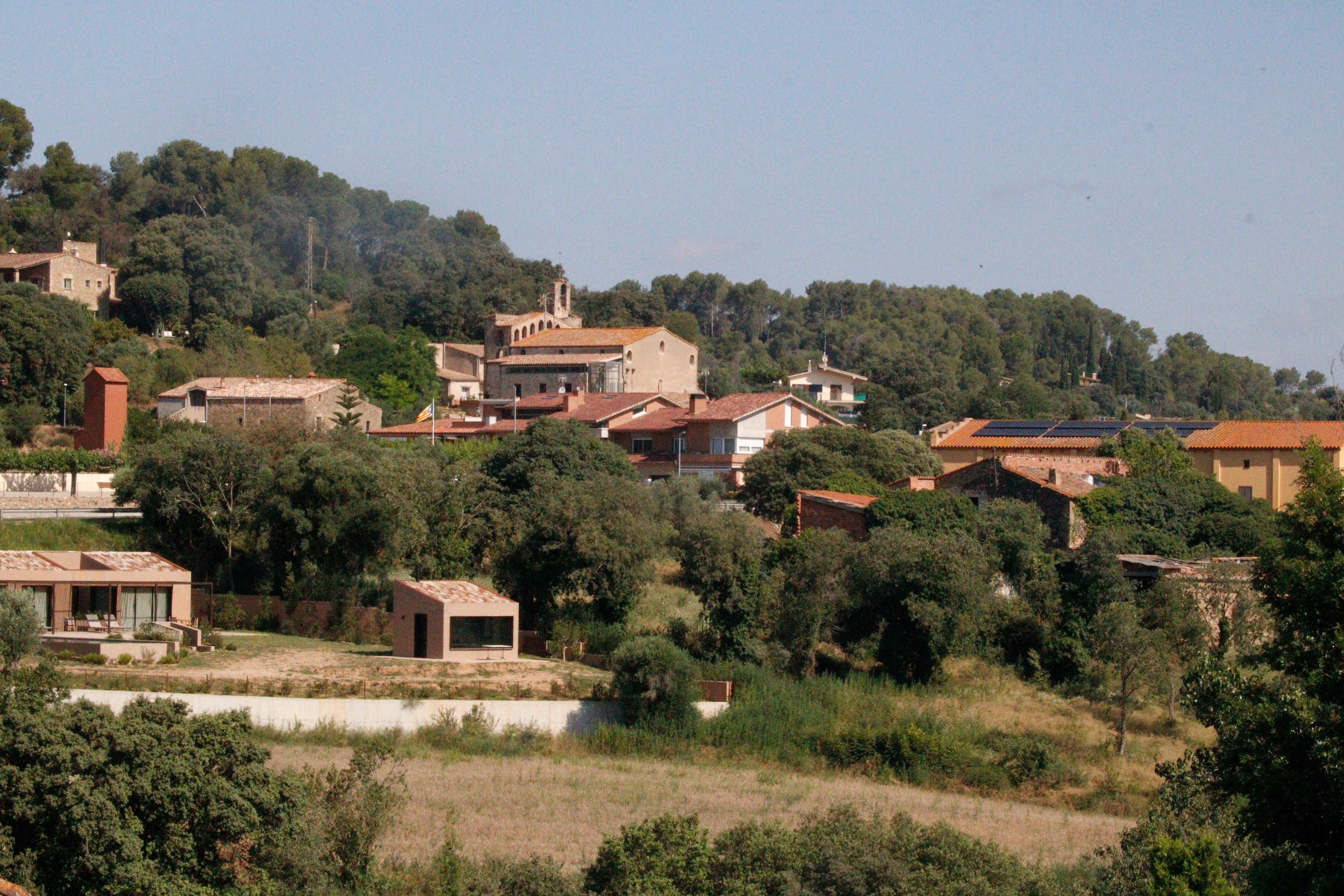 Foixà és un poble petit i amb cases disseminades. 