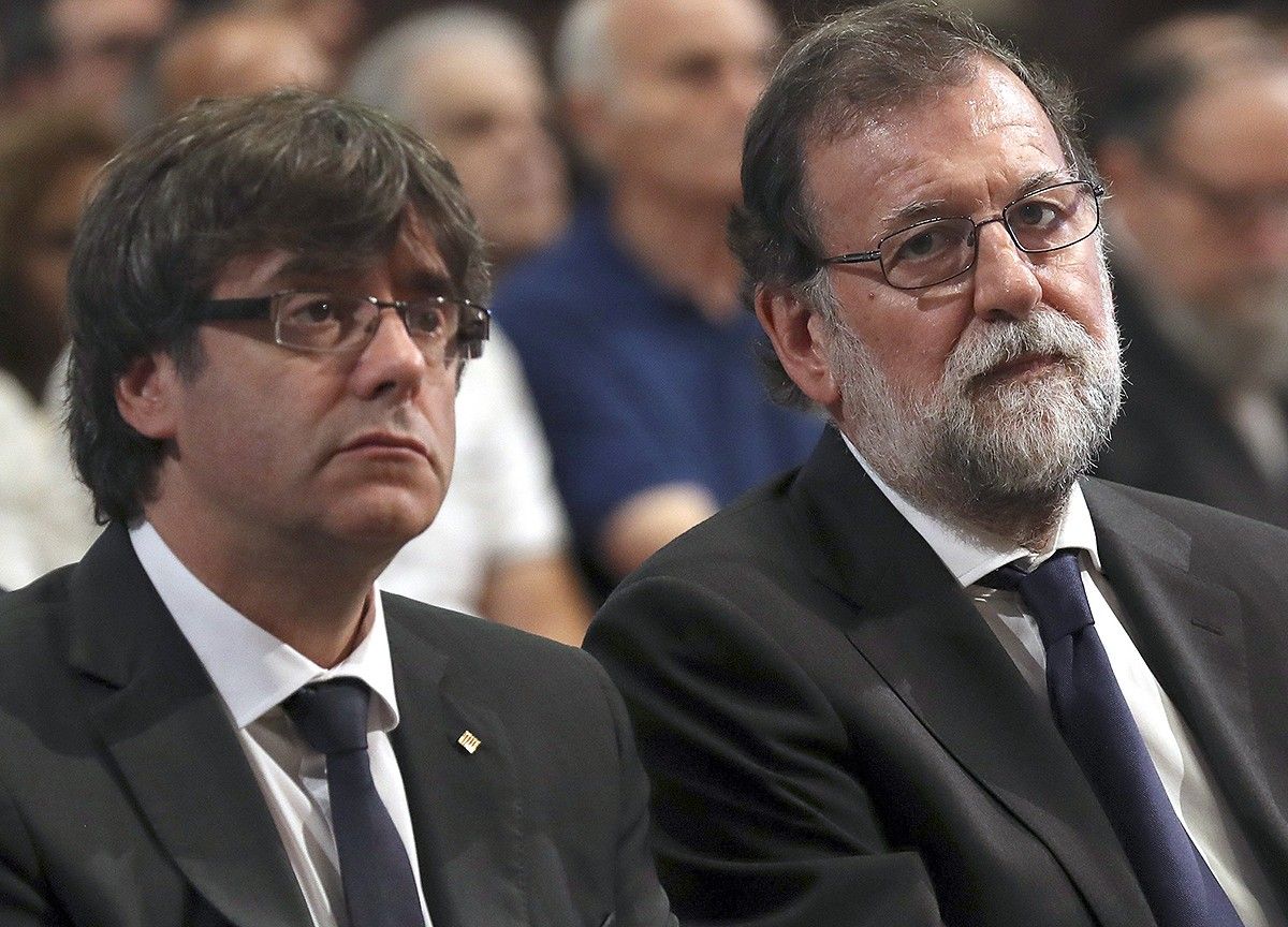 Puigdemont i Rajoy, durant la missa per les víctimes dels atemptats