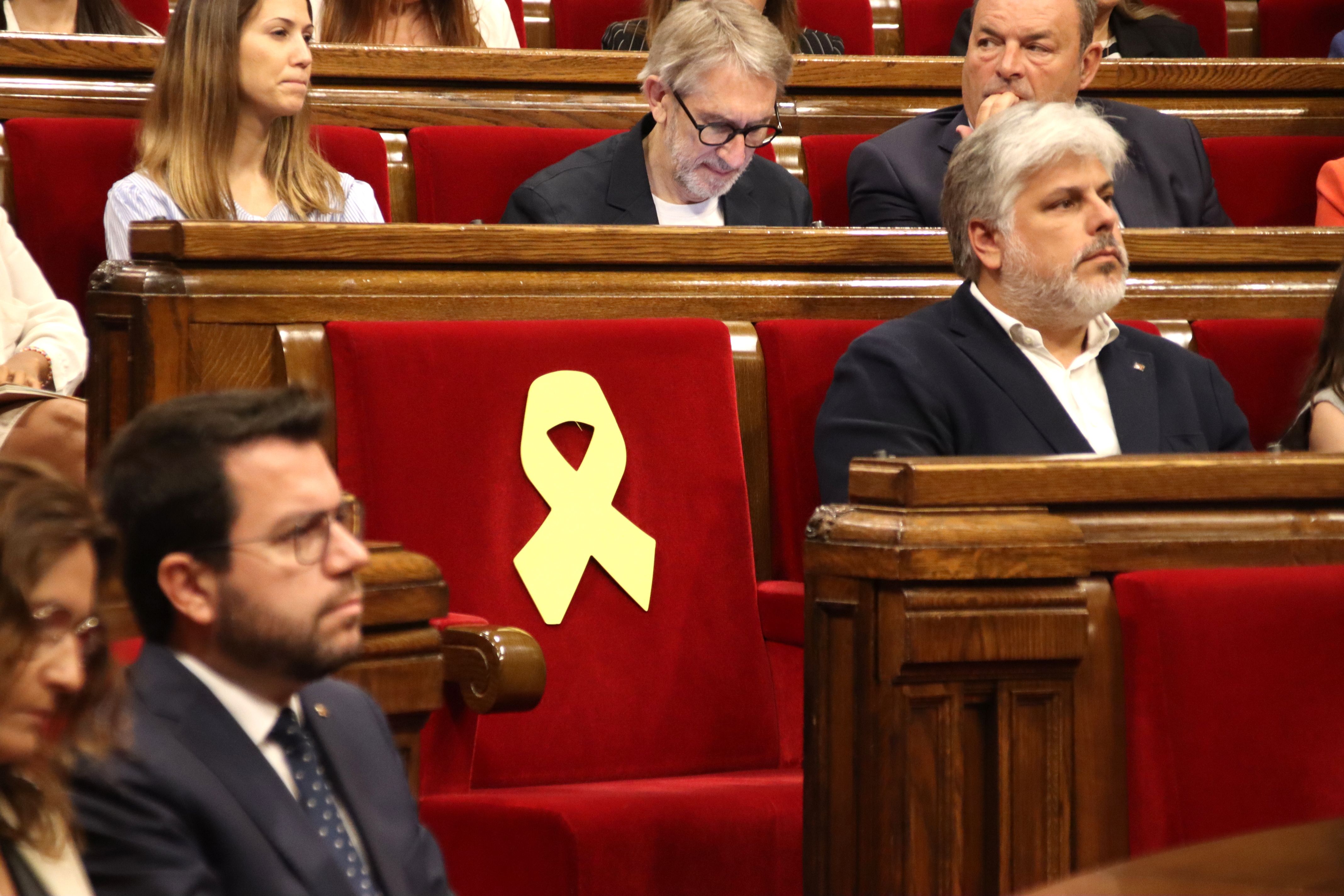 Pere Aragonès i Albert Batet, al ple del Parlament.