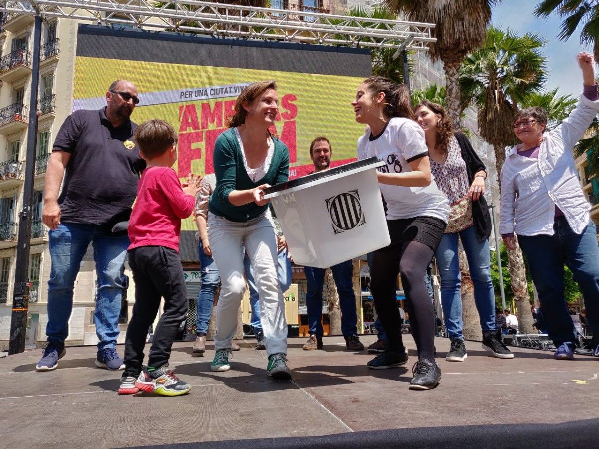 Anna Saliente i Mireia Vehí, aquest diumenge a l'acte central de campanya de la CUP al barri del Poble Sec.