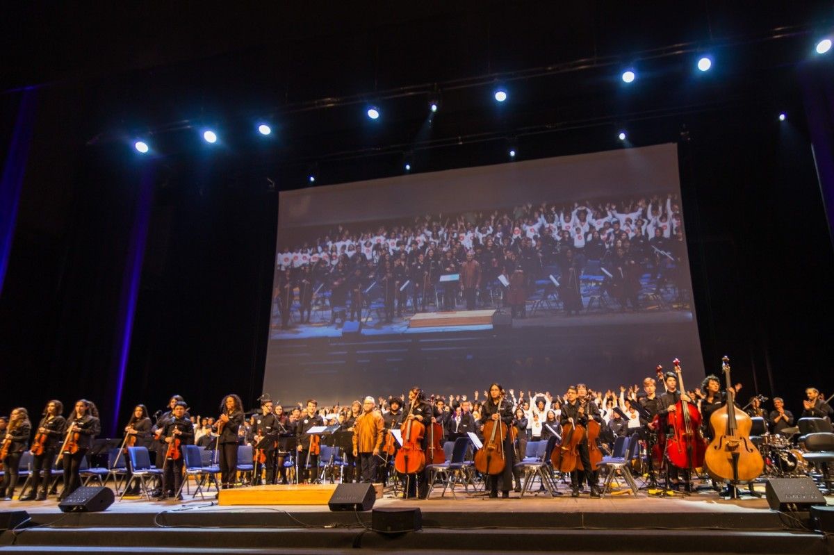 Un concert del cor i l'orquestra de VOZES.