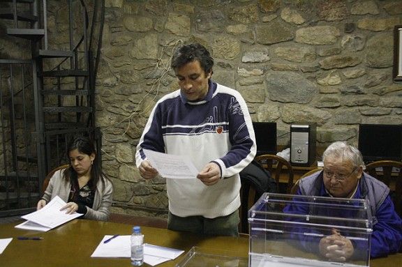 Joan Bernadas jurant el càrrec d'alcalde.