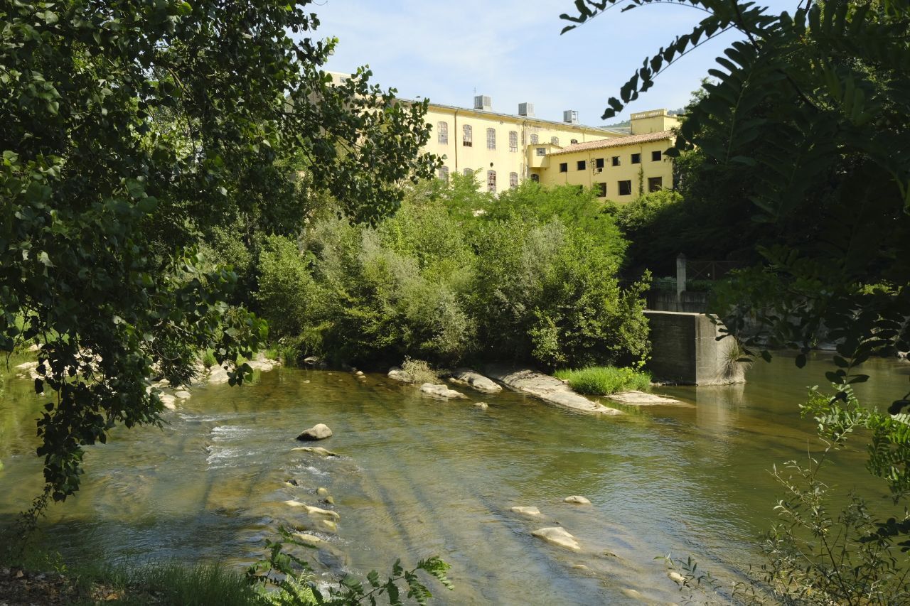 La minicentral de Can Trinxet, al pas del riu Ter per Sant Quirze de Besora