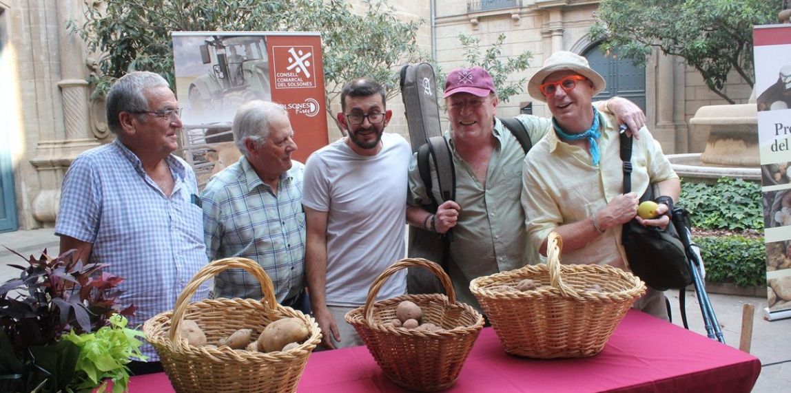 Retratats amb alguns trumfaires de la comarca /Ramon Estany