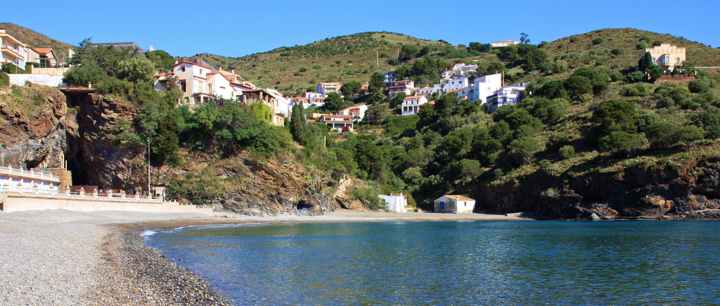 La platja del centre de Portbou, on s'ha produït l'ofegament, no disposa de servei de vigilància